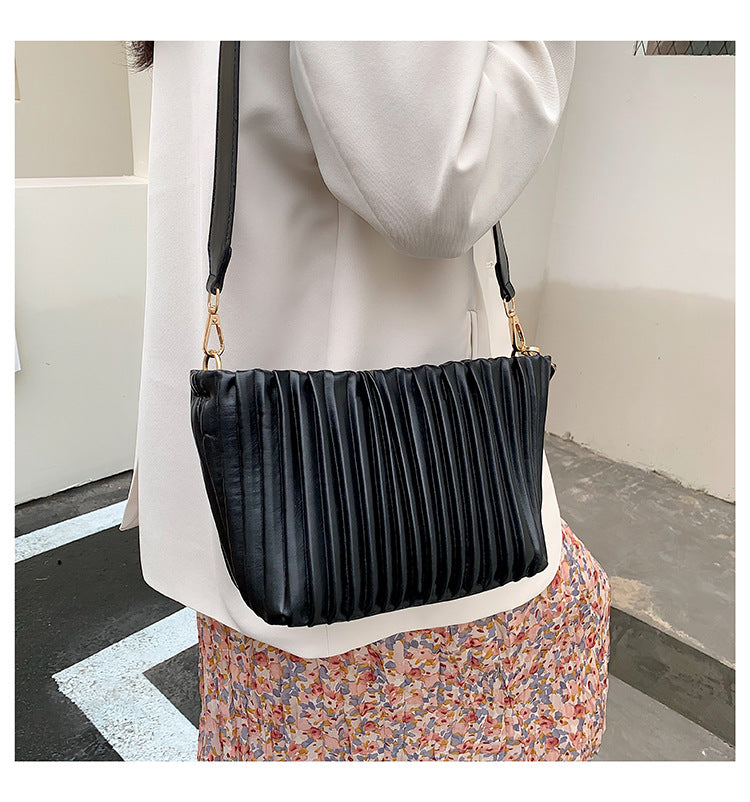 Plisse Duffle